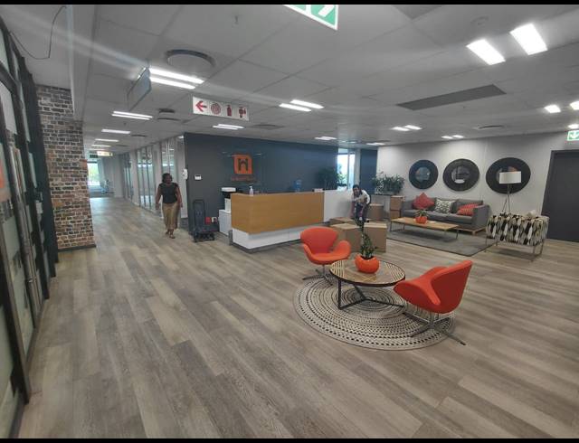 334M² OFFICE TO LET IN VORNA VALLEY